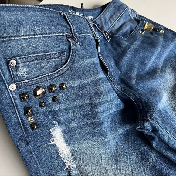 Apt. 9 Skinny Jeans Maxwell Fit Distressed with Studs and Jewel Accents Sz 8 - Picture 11 of 11